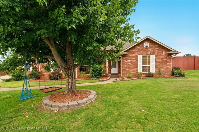1524 Bunker Hill Court, Van Buren, AR 72956