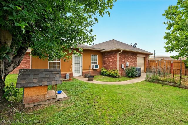 1524 Bunker Hill Court, Van Buren, AR 72956