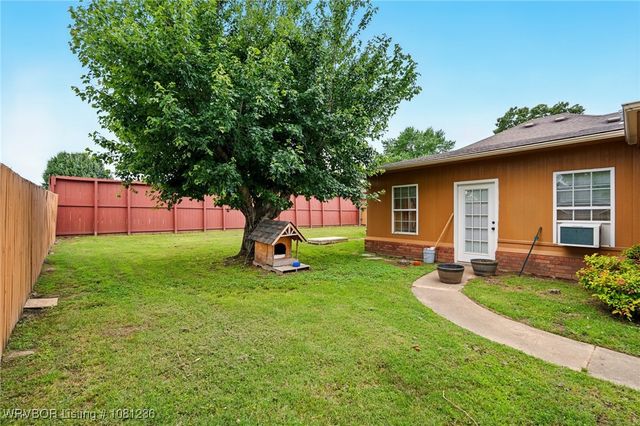 1524 Bunker Hill Court, Van Buren, AR 72956