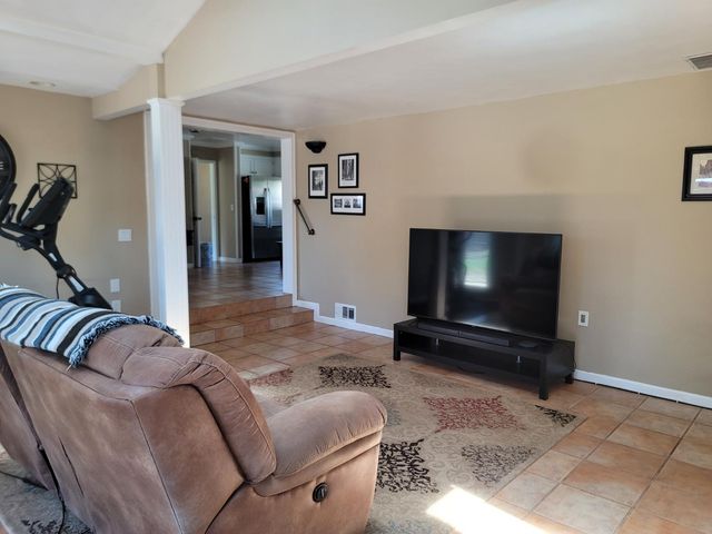 6608 Penney Way, Carmichael, CA 95608