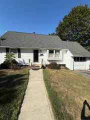 21 Westerfield Road, Hamden, CT 06514