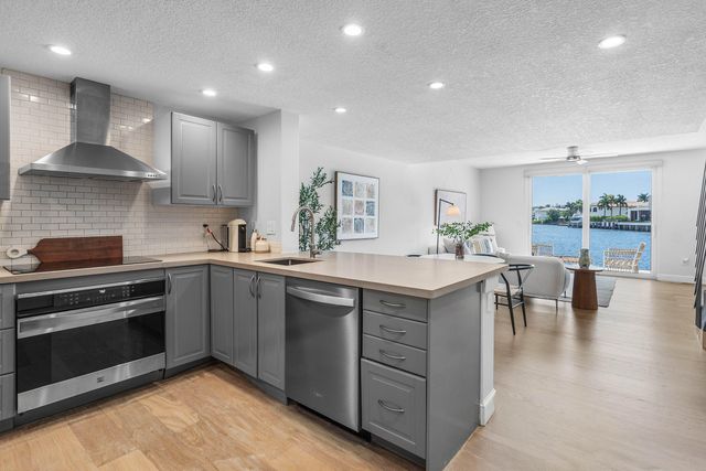 900 Jeffery Street, Boca Raton, FL 33487