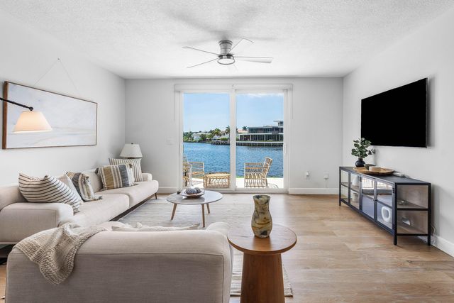 900 Jeffery Street, Boca Raton, FL 33487
