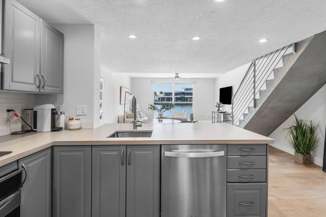 900 Jeffery Street, Boca Raton, FL 33487