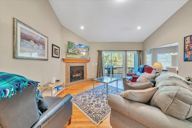 132 Pointe O Woods DR, Huddleston, VA 24104