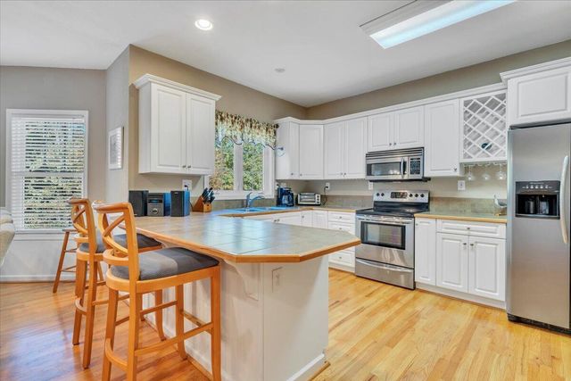 132 Pointe O Woods DR, Huddleston, VA 24104
