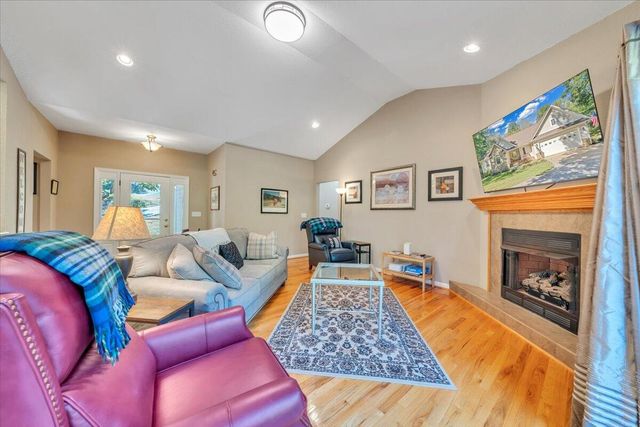 132 Pointe O Woods DR, Huddleston, VA 24104