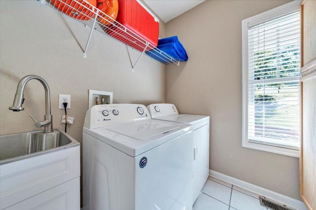 132 Pointe O Woods DR, Huddleston, VA 24104