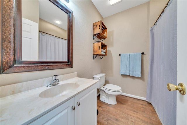 132 Pointe O Woods DR, Huddleston, VA 24104