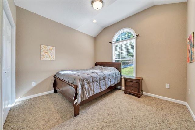 132 Pointe O Woods DR, Huddleston, VA 24104