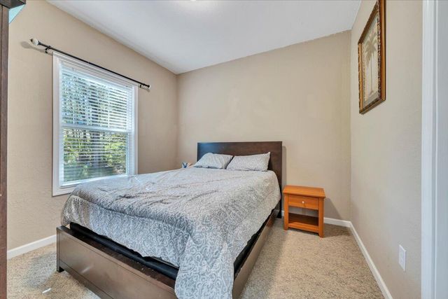 132 Pointe O Woods DR, Huddleston, VA 24104
