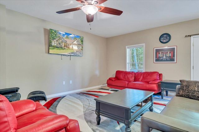 132 Pointe O Woods DR, Huddleston, VA 24104