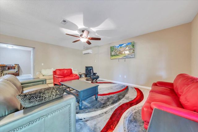 132 Pointe O Woods DR, Huddleston, VA 24104