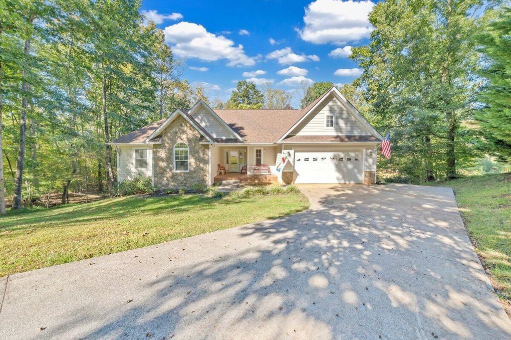 132 Pointe O Woods DR, Huddleston, VA 24104