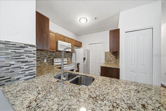 6141 METROWEST BOULEVARD 207, Orlando, FL 32835