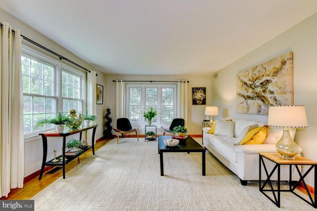 9 ROWANBERRY CT, Princeton Junction, NJ 08550