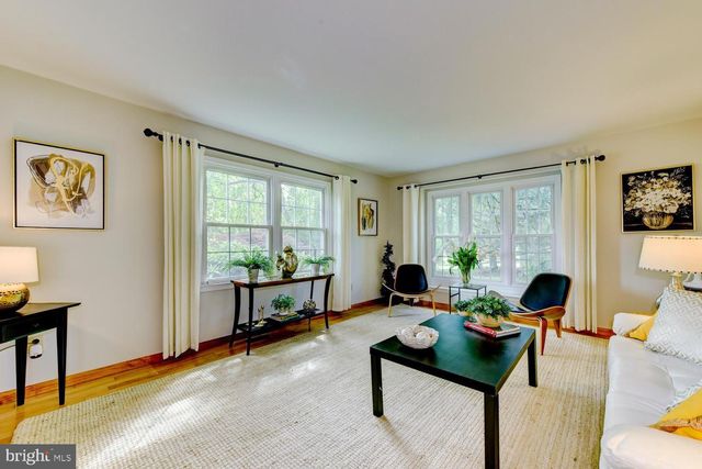 9 ROWANBERRY CT, Princeton Junction, NJ 08550