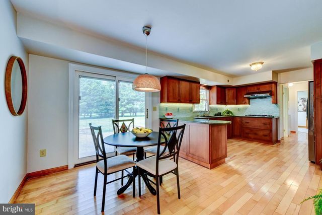 9 ROWANBERRY CT, Princeton Junction, NJ 08550