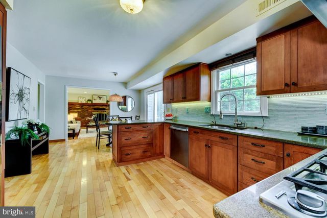 9 ROWANBERRY CT, Princeton Junction, NJ 08550