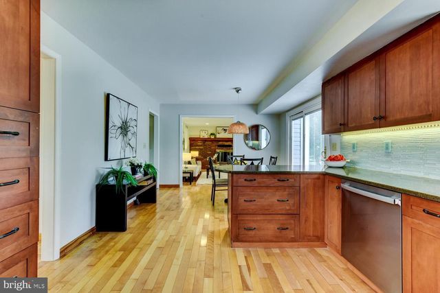 9 ROWANBERRY CT, Princeton Junction, NJ 08550