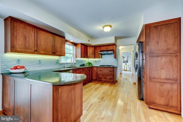 9 ROWANBERRY CT, Princeton Junction, NJ 08550
