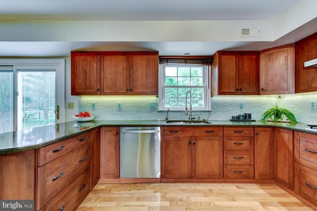 9 ROWANBERRY CT, Princeton Junction, NJ 08550