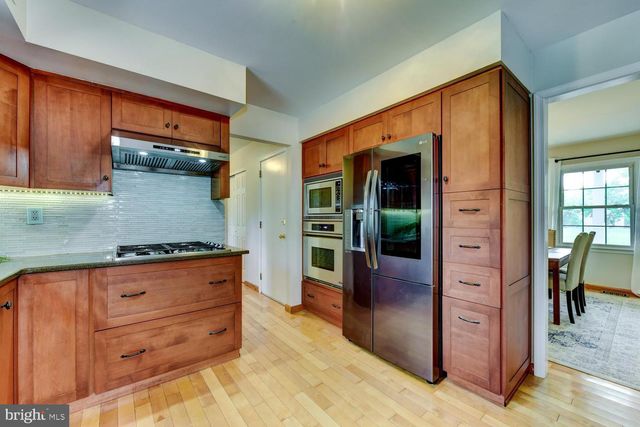 9 ROWANBERRY CT, Princeton Junction, NJ 08550