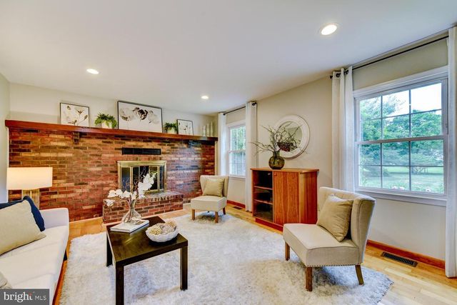 9 ROWANBERRY CT, Princeton Junction, NJ 08550
