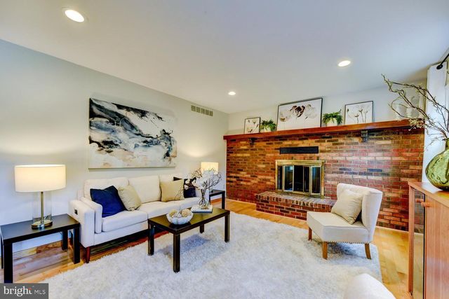 9 ROWANBERRY CT, Princeton Junction, NJ 08550