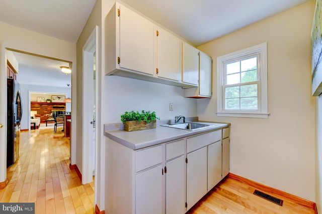 9 ROWANBERRY CT, Princeton Junction, NJ 08550