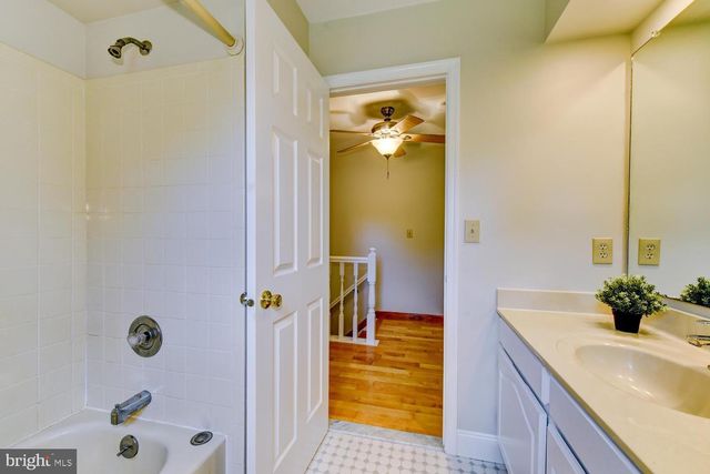 9 ROWANBERRY CT, Princeton Junction, NJ 08550