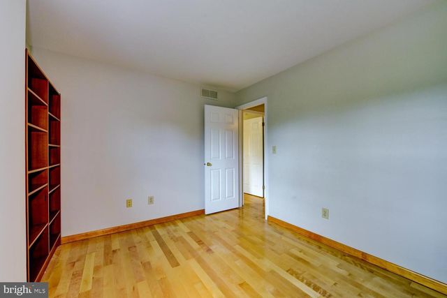 9 ROWANBERRY CT, Princeton Junction, NJ 08550