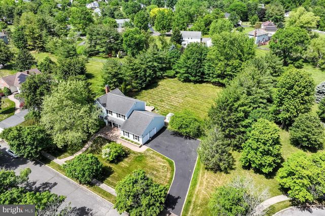 9 ROWANBERRY CT, Princeton Junction, NJ 08550