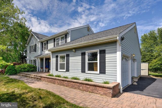 9 ROWANBERRY CT, Princeton Junction, NJ 08550