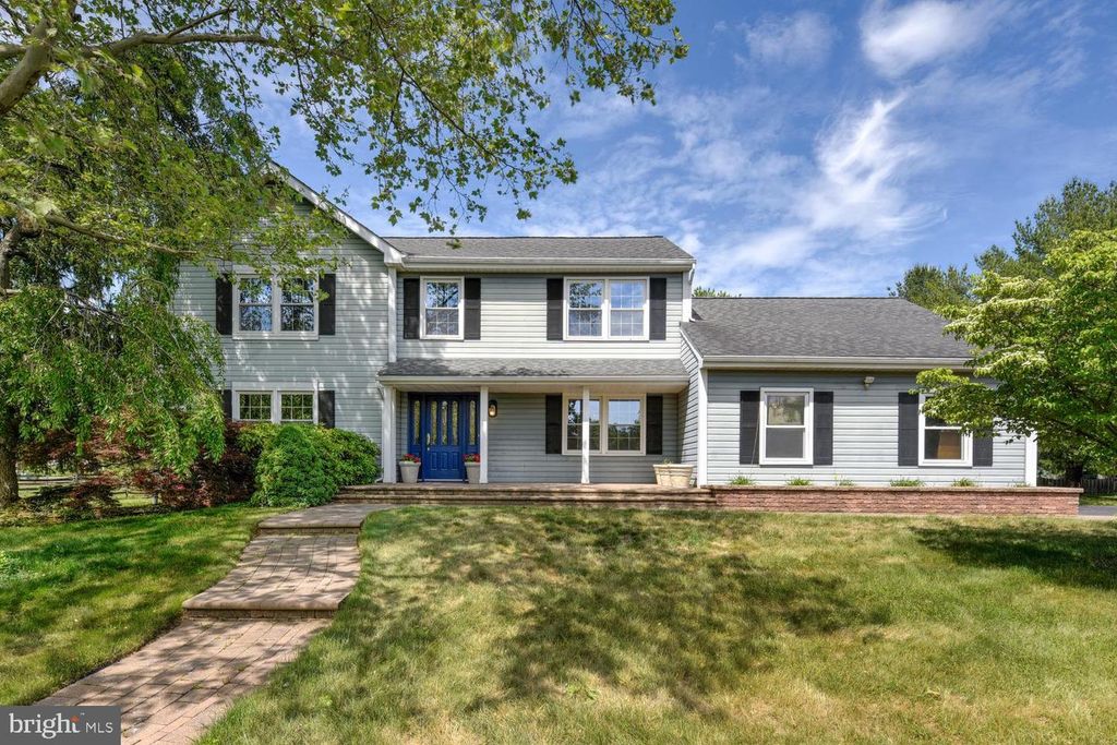 9 ROWANBERRY CT, Princeton Junction, NJ 08550