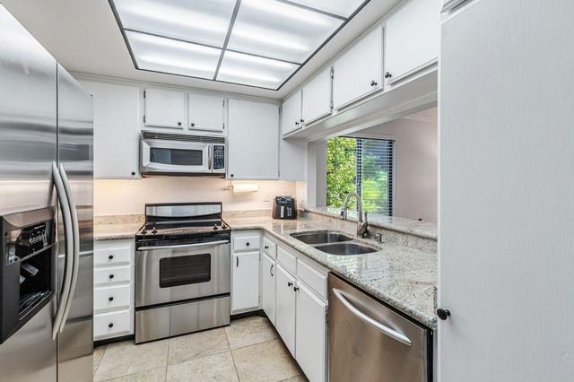 775 Williamsburg Way Apt B, Gilroy, CA 95020