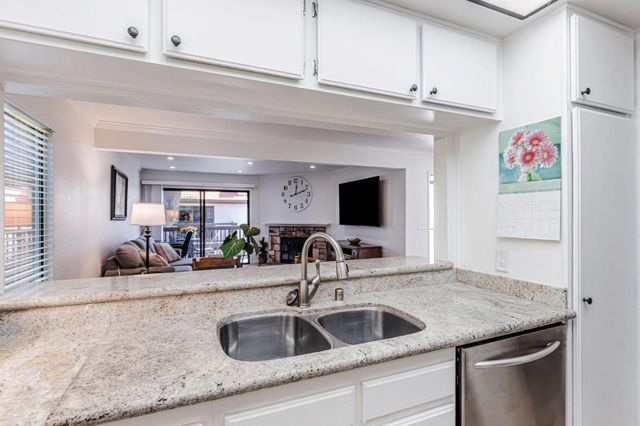 775 Williamsburg Way Apt B, Gilroy, CA 95020