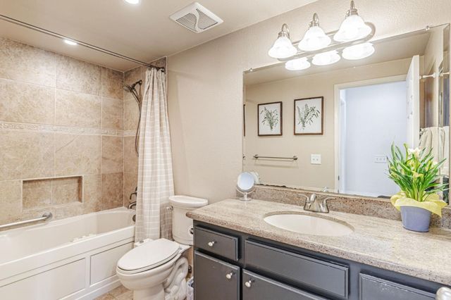 775 Williamsburg Way Apt B, Gilroy, CA 95020