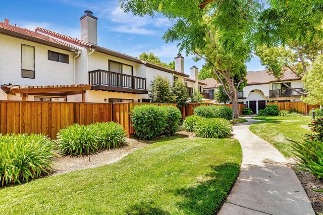 775 Williamsburg Way Apt B, Gilroy, CA 95020