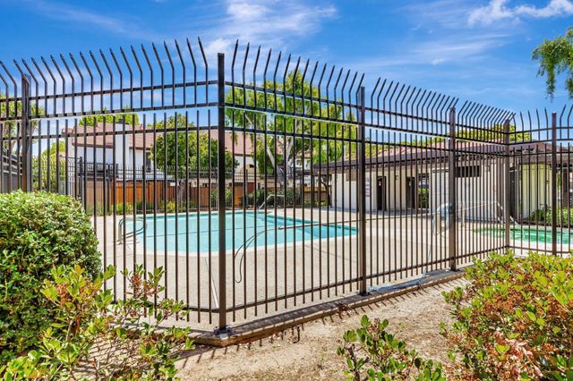 775 Williamsburg Way Apt B, Gilroy, CA 95020