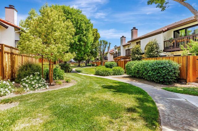 775 Williamsburg Way Apt B, Gilroy, CA 95020