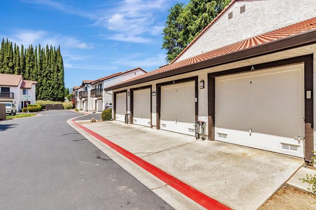 775 Williamsburg Way Apt B, Gilroy, CA 95020