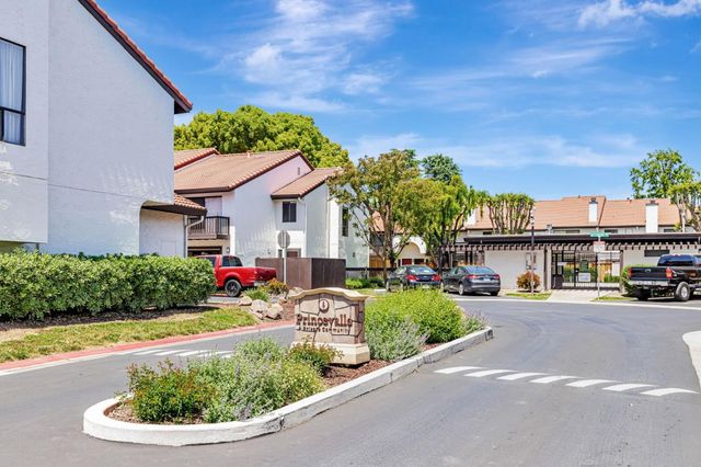 775 Williamsburg Way Apt B, Gilroy, CA 95020