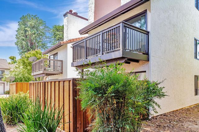 775 Williamsburg Way Apt B, Gilroy, CA 95020