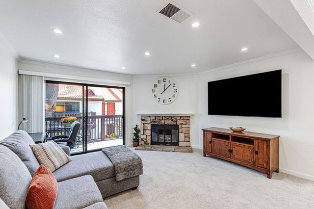 775 Williamsburg Way Apt B, Gilroy, CA 95020