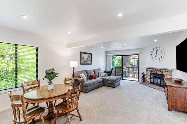 775 Williamsburg Way Apt B, Gilroy, CA 95020