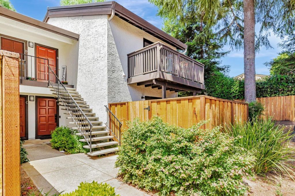775 Williamsburg Way Apt B, Gilroy, CA 95020