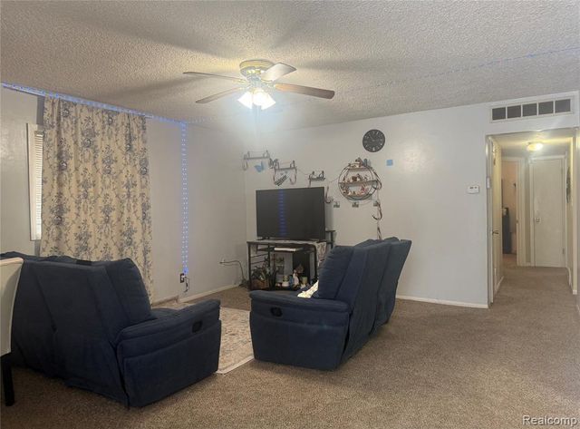 6475 N Highland Street, Dearborn Heights, MI 48127