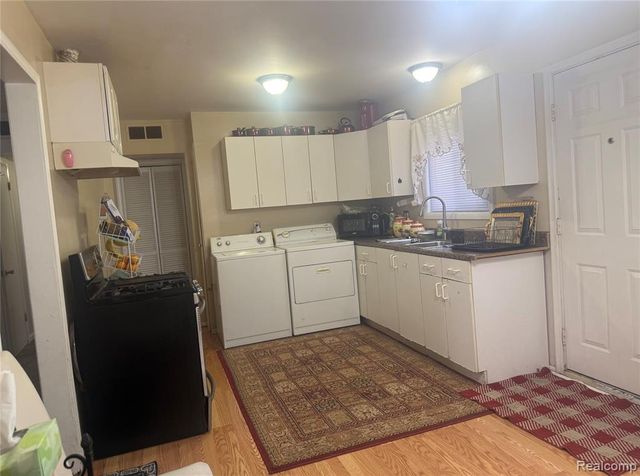 6475 N Highland Street, Dearborn Heights, MI 48127