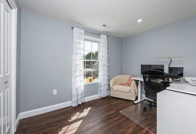 18 Brent Court, Manchester, NH 03103